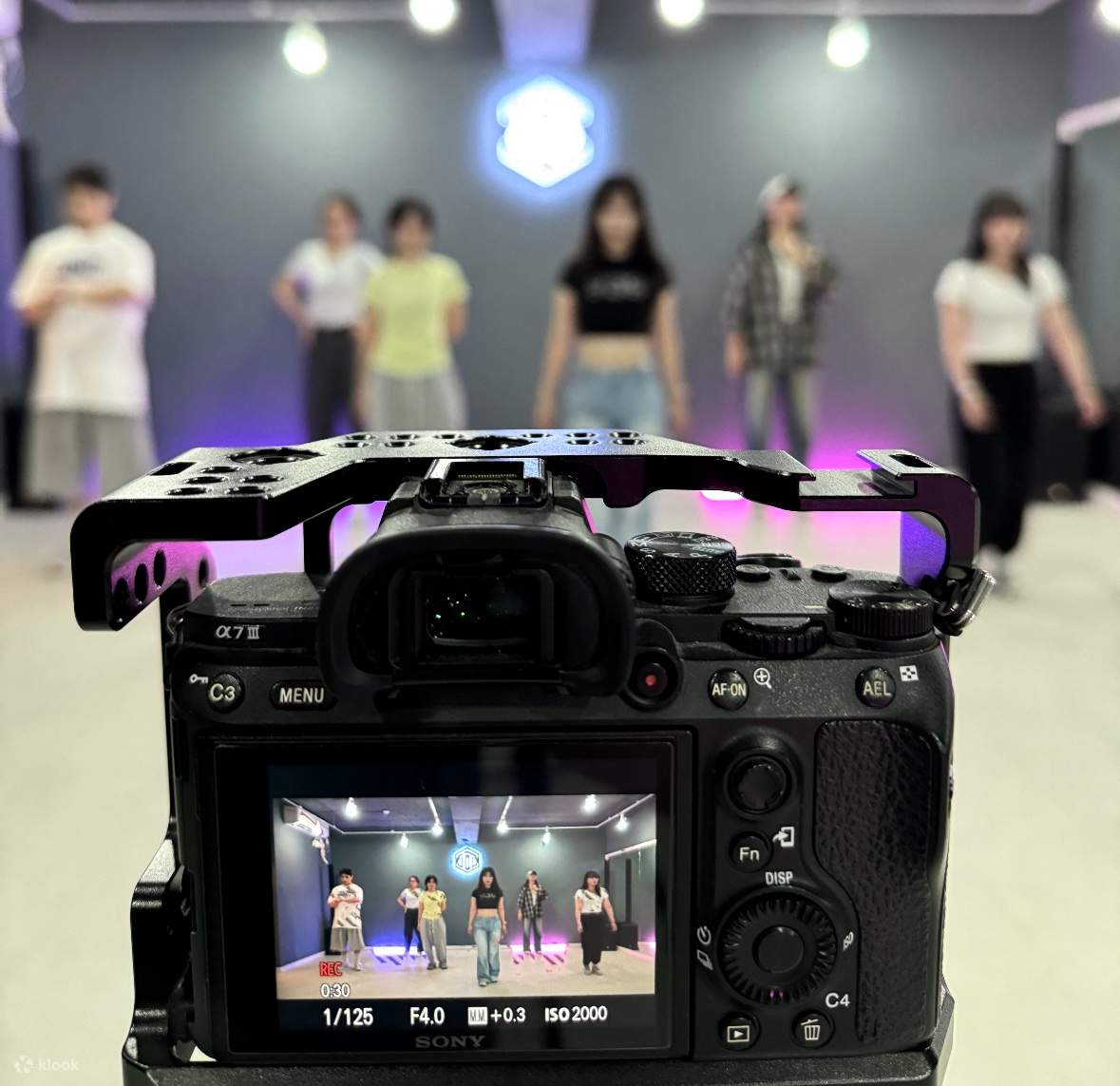 Quay video nhảy nhóm